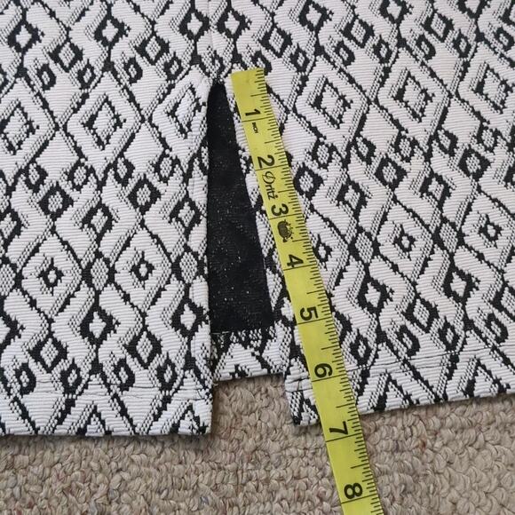 Lysse Women's Plus Size Geometric Stretch Skirt 1X Black White - Picture 7 of 8